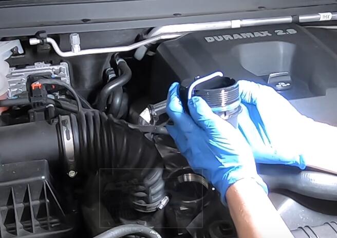 How-to-Do-Oil-Change-on-2.8-Duramax-Chevy-ColoradoGMC-Canyon-4