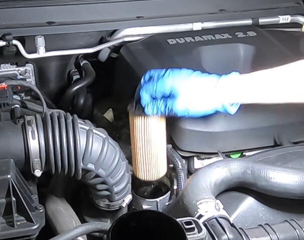 How-to-Do-Oil-Change-on-2.8-Duramax-Chevy-ColoradoGMC-Canyon-5