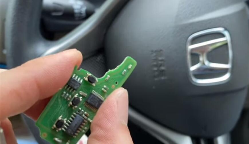 How-to-clone-chip-46-and-add-remote-on-a-Honda-City-2015-by-VVDI-Key-Tool-Max-3